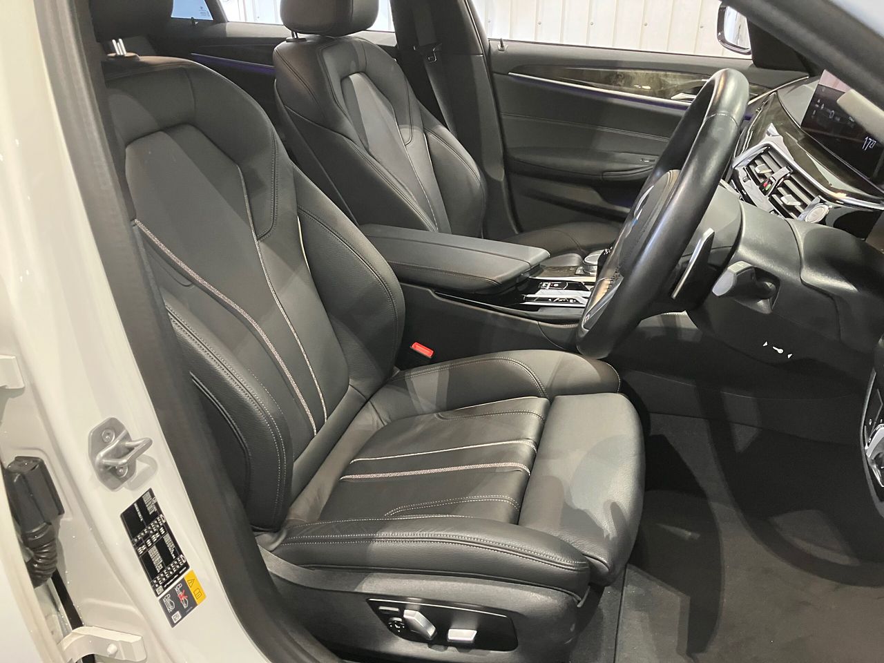 530e Sedan RHD