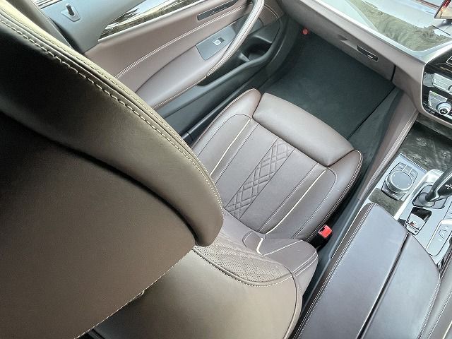 530e Sedan RHD