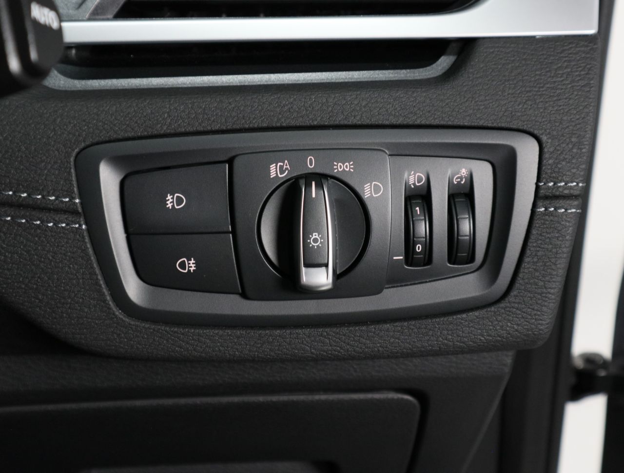 X1 sDrive18i RHD