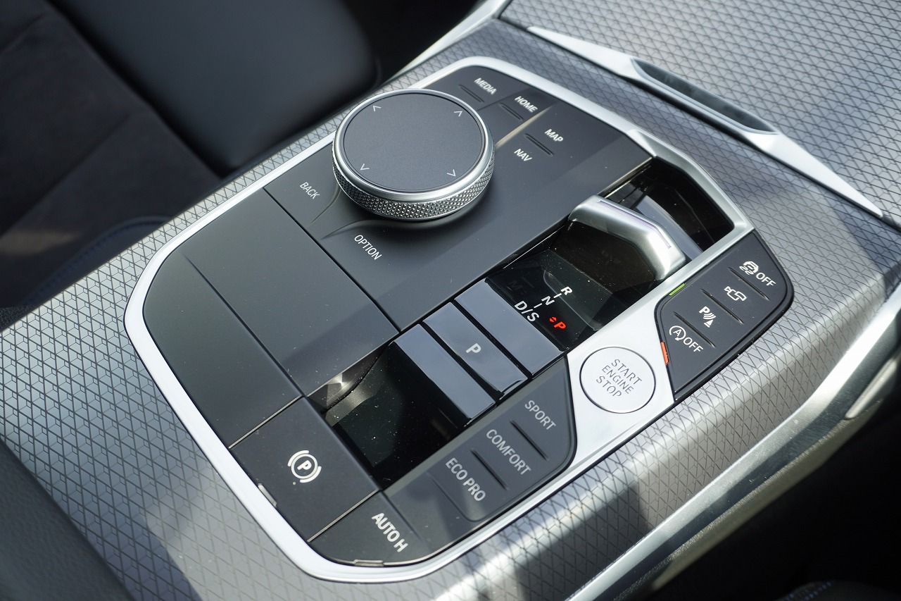 320d xDrive Berline RHD