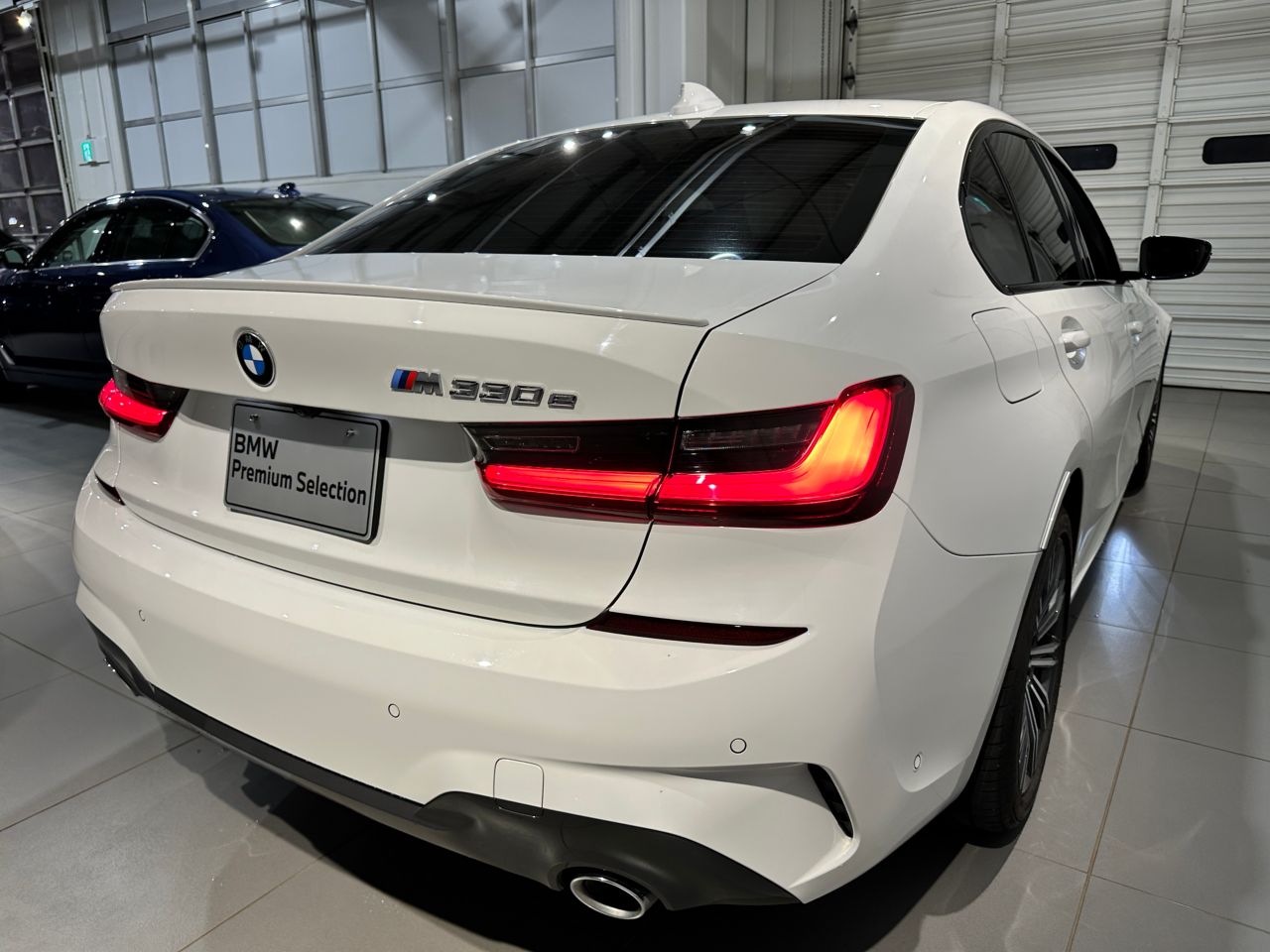 G20 330e Saloon RHD