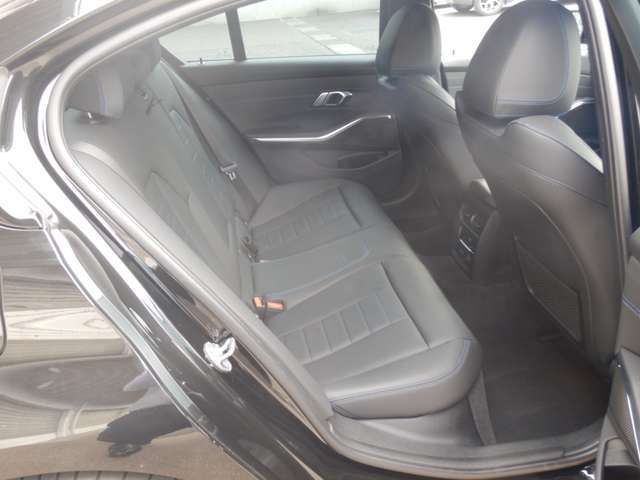 330i Berline RHD