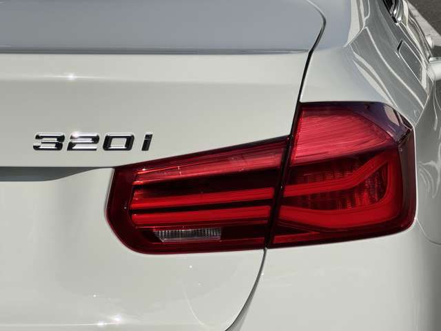 320I SEDAN RHD