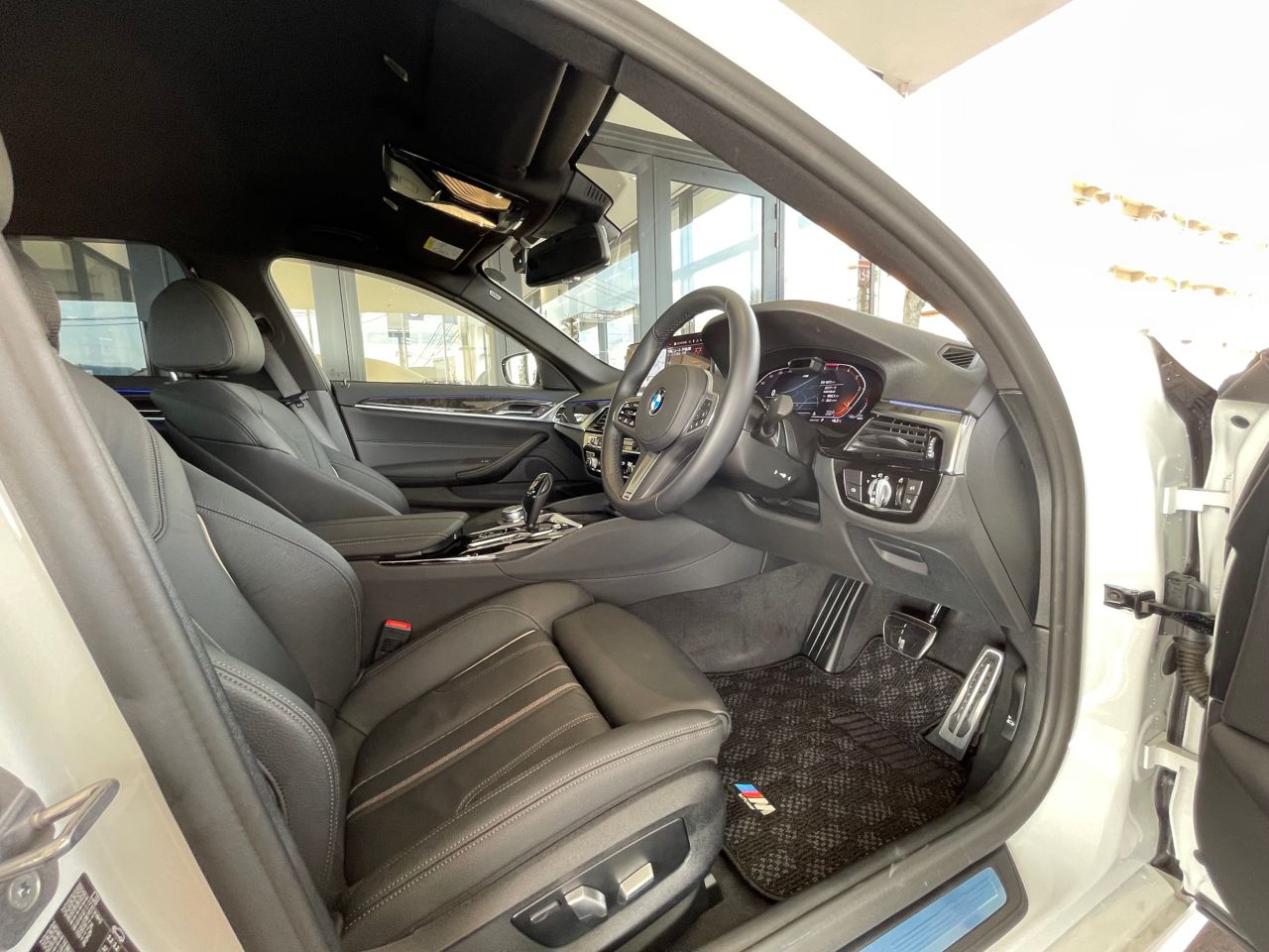 520d xDrive Sedan RHD