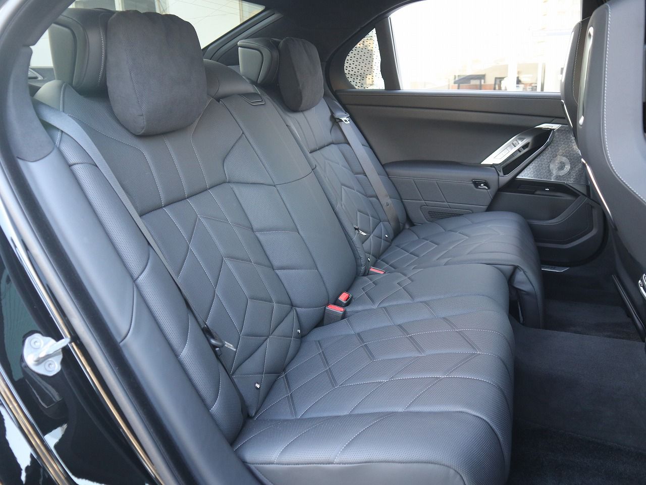 BMW i7 M70 xDrive Sedan RHD