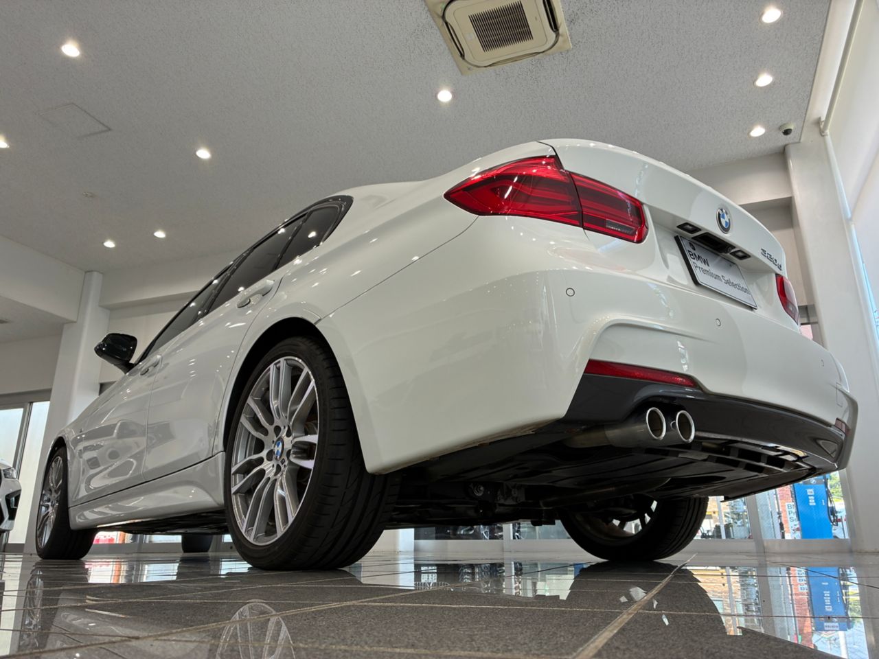 320D SEDAN RHD