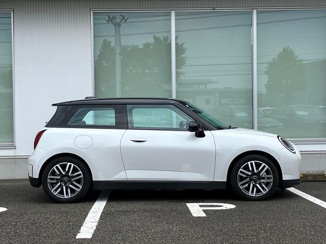 J01 MINI Cooper E
