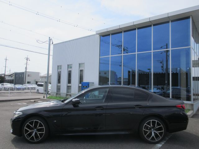 520d xDrive Sedan RHD