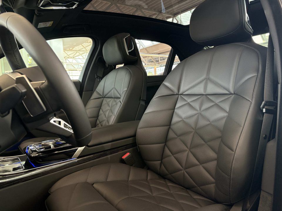 BMW 740
