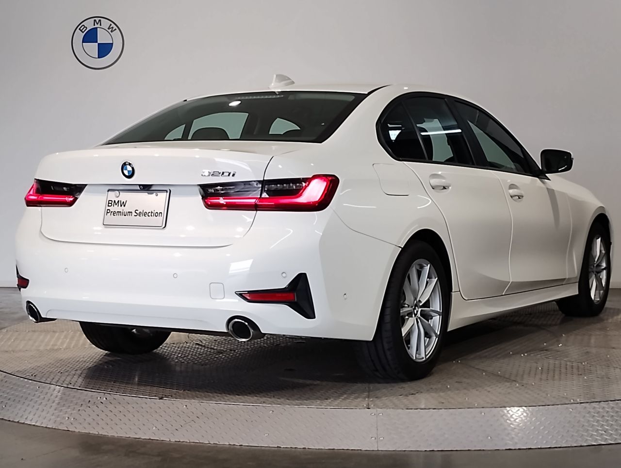 320i Sedan RHD
