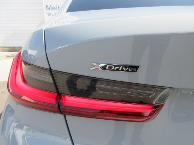320d xDrive Berline RHD