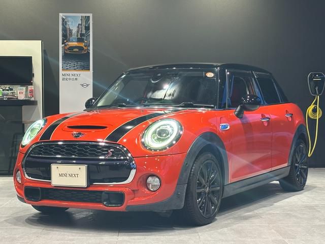 THE NEW MINI COOPER S 5 DOOR.