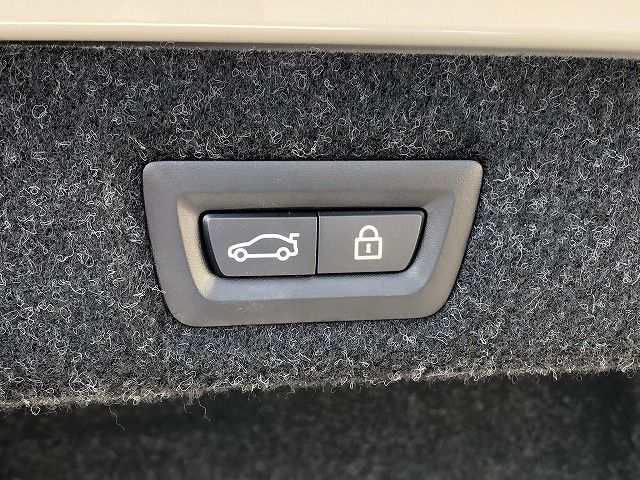 530e Sedan RHD