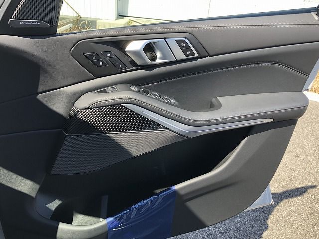 X5 M60i xDrive RHD