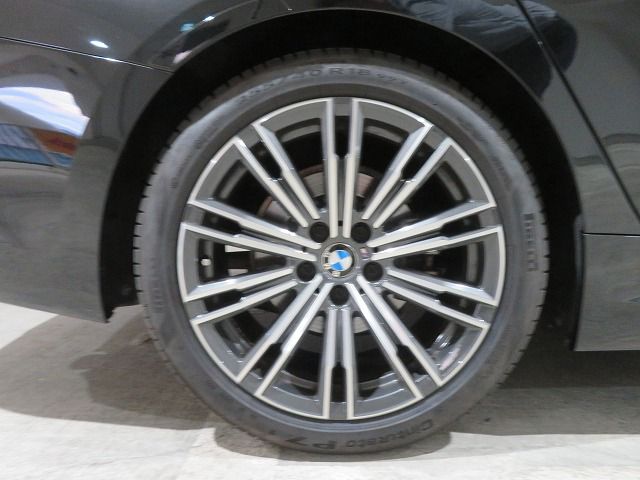 G20 320i Saloon RHD TU