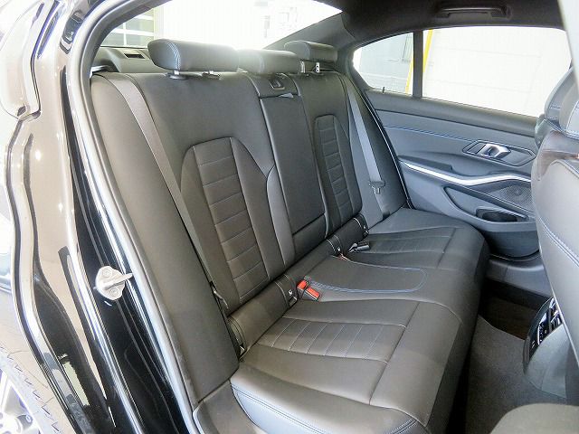 320d xDrive Berline RHD