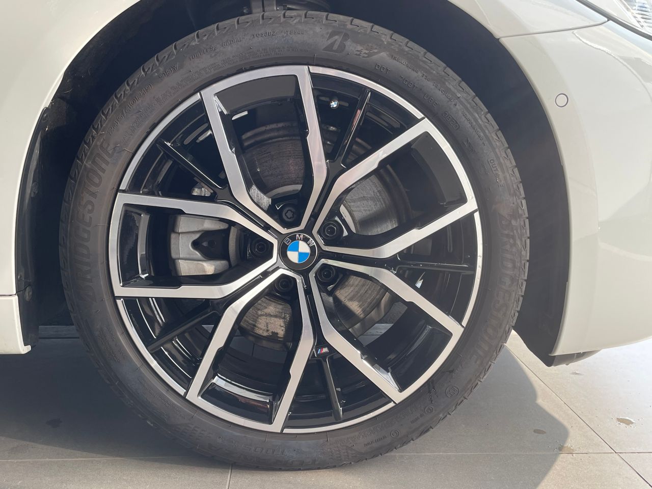 520d xDrive Sedan RHD
