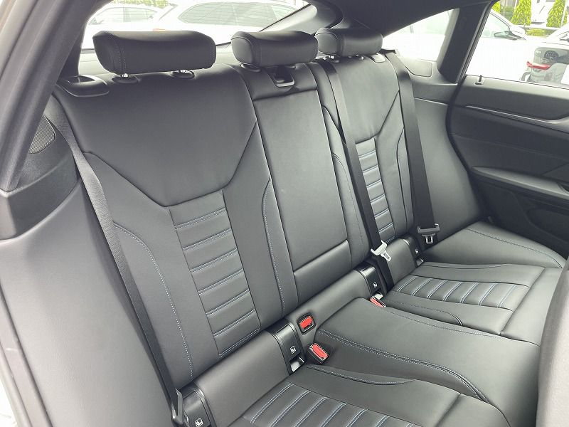 G26 i4 M50 RHD