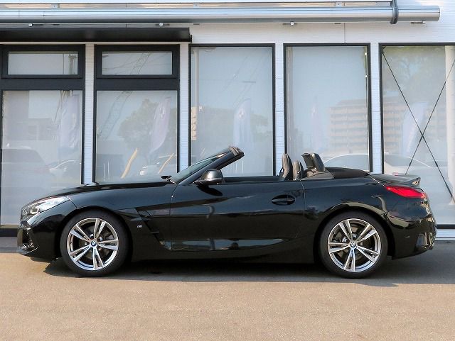 G29 z4 sDrive20i RHD