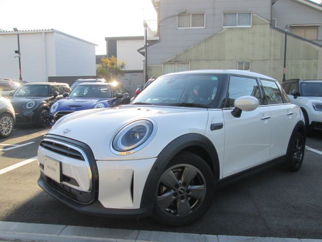 MINI COOPER 5 DOOR.
