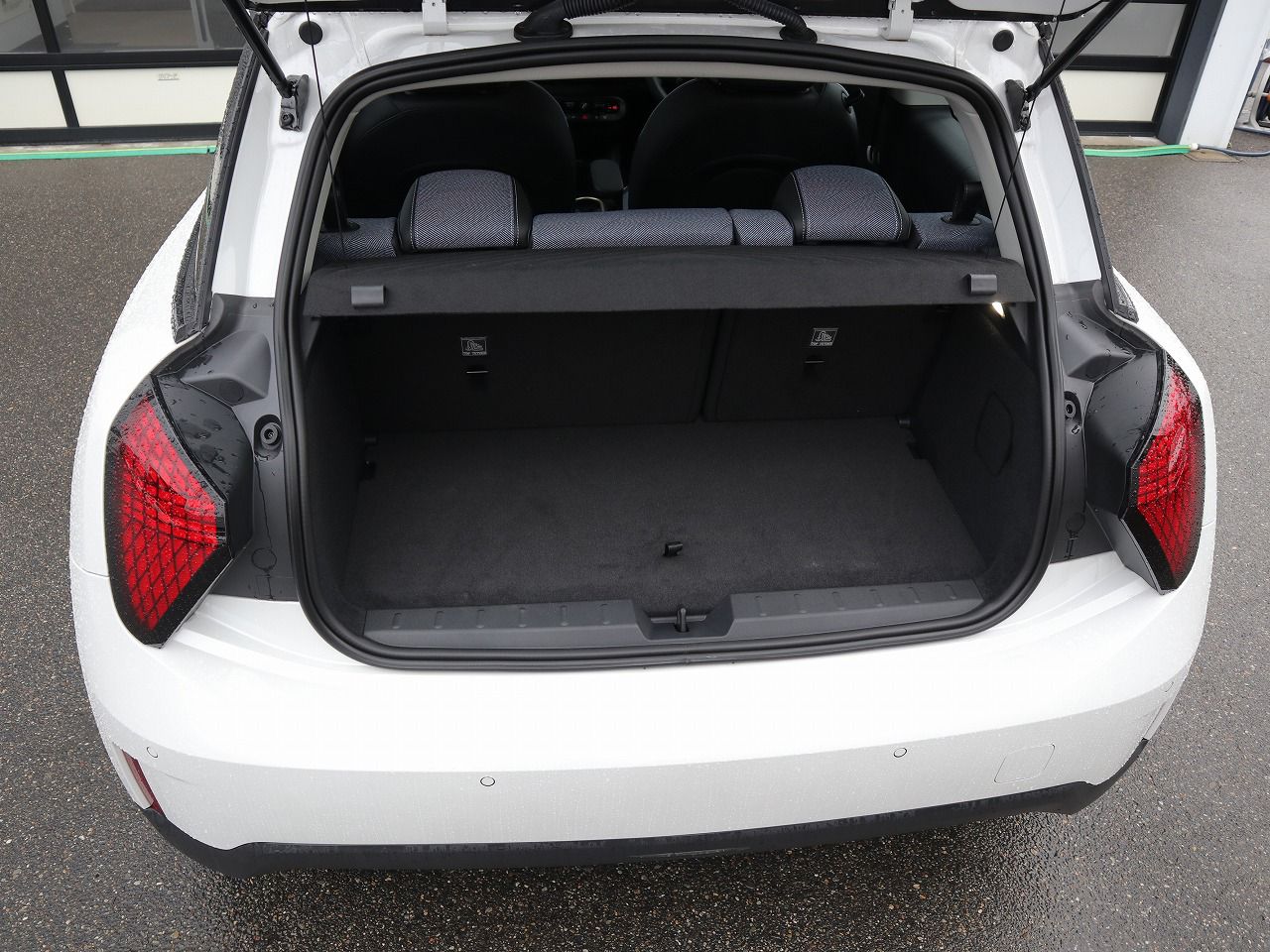 J01 MINI Cooper E