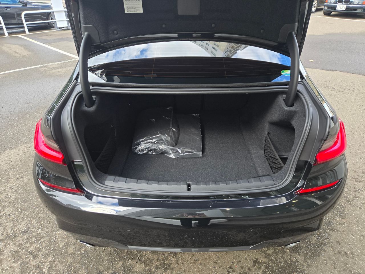 G20 320d xDrive RHD Saloon