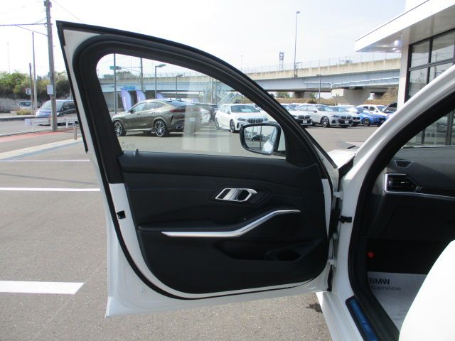 320i Sedan RHD
