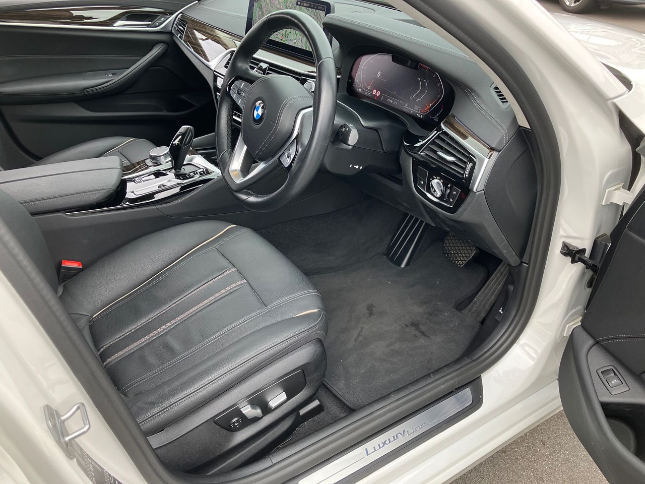 520d xDrive Sedan RHD