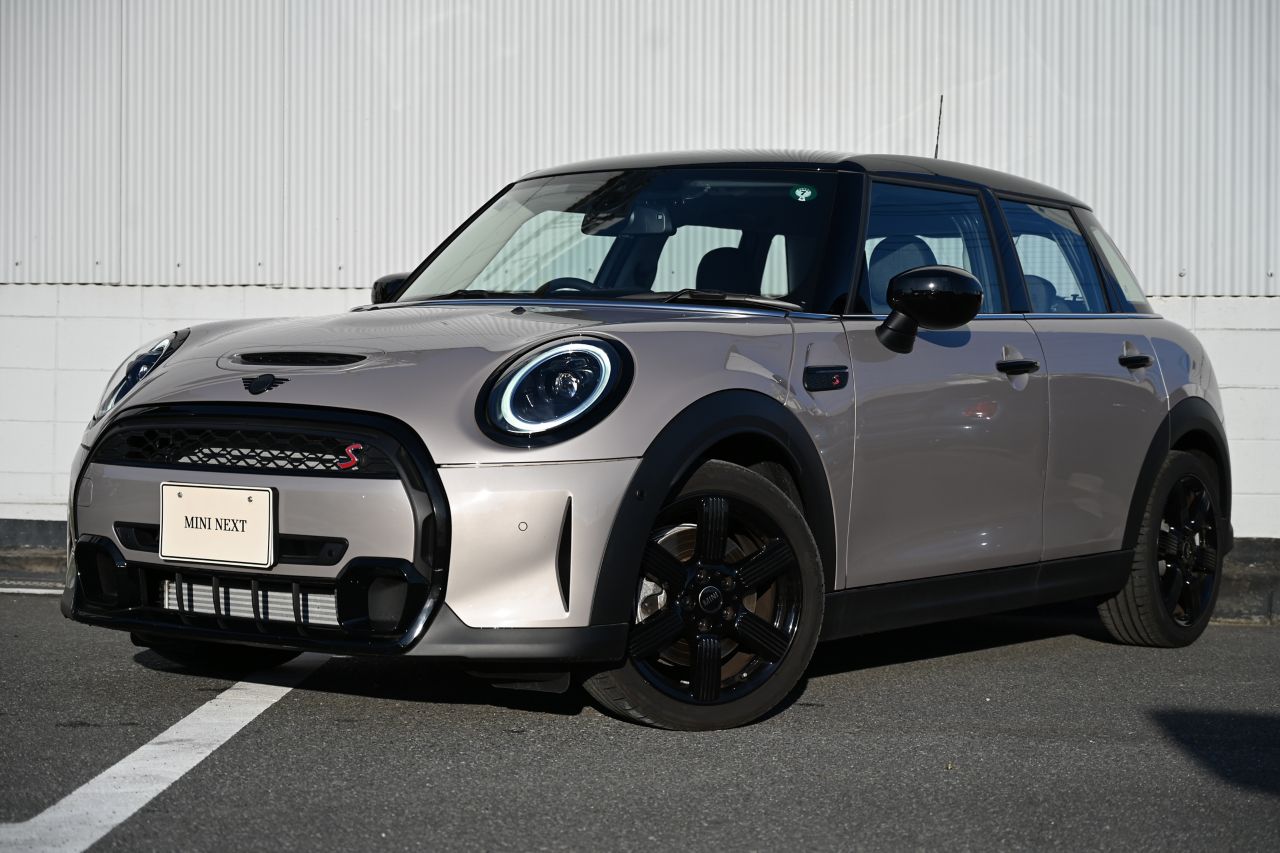 MINI COOPER S 5 DOOR.