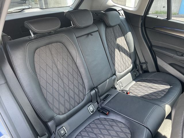 G29 z4 sDrive20i RHD