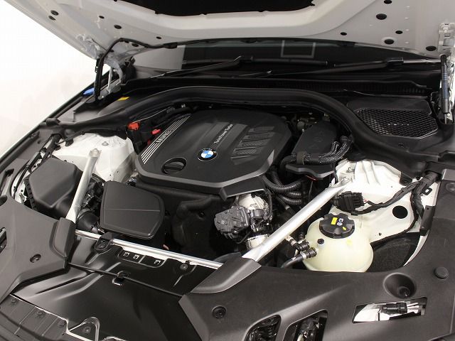 520d xDrive Touring RHD