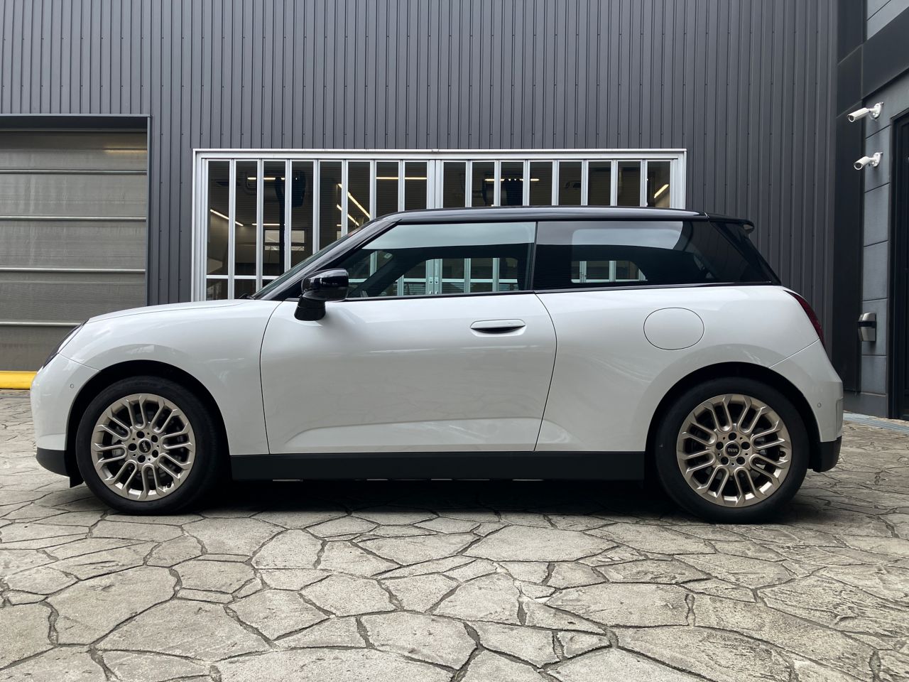J01 MINI Cooper SE