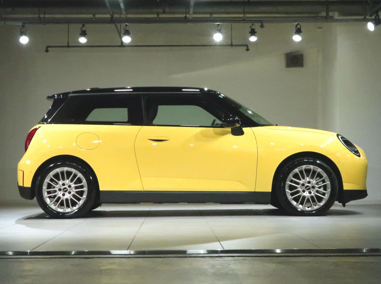 J01 MINI Cooper SE