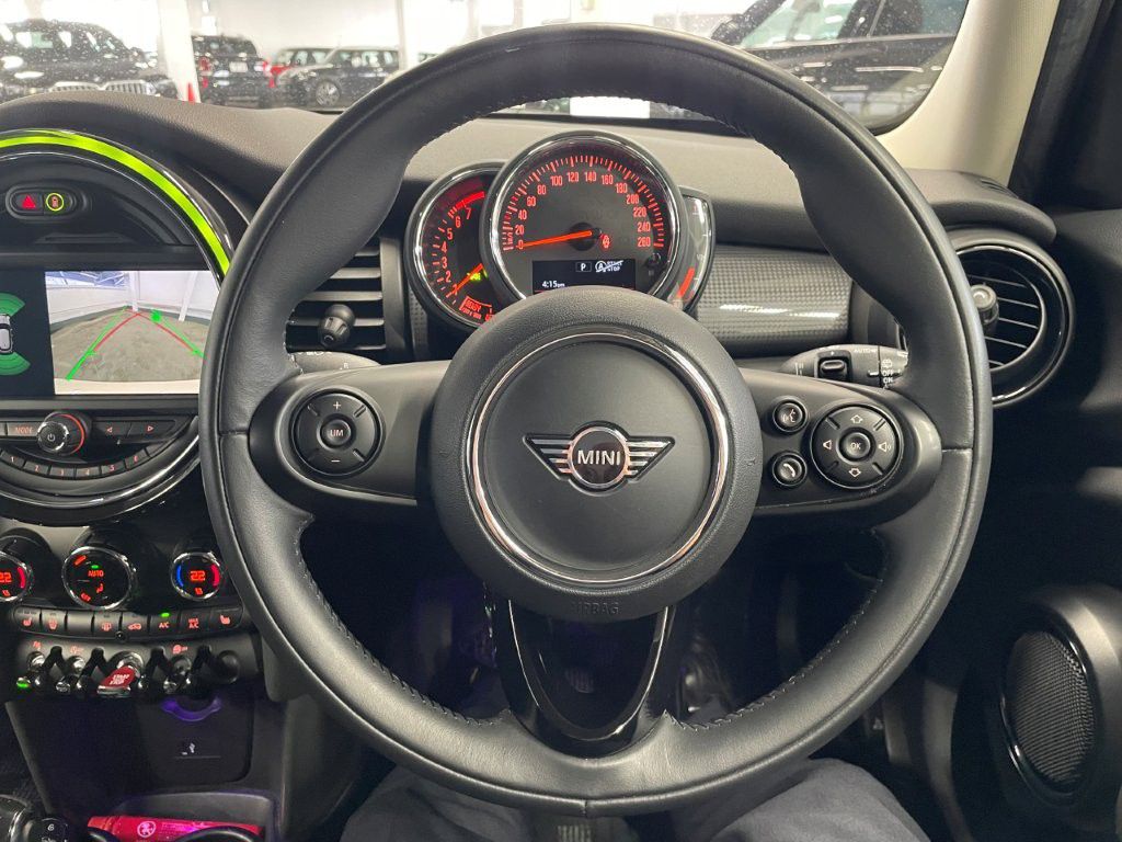 F55 MINI Cooper 5-Door Hatch LCI