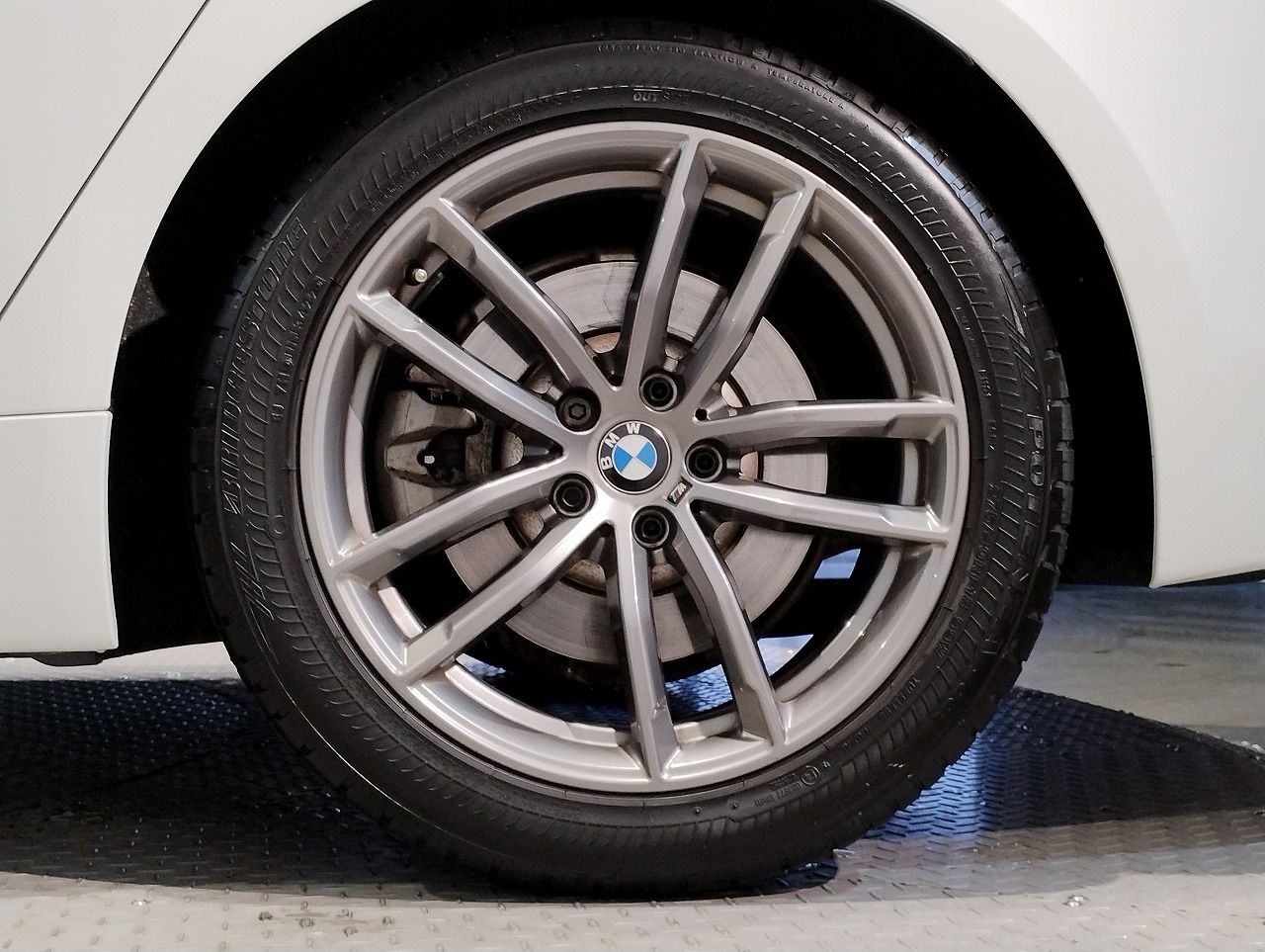 523I