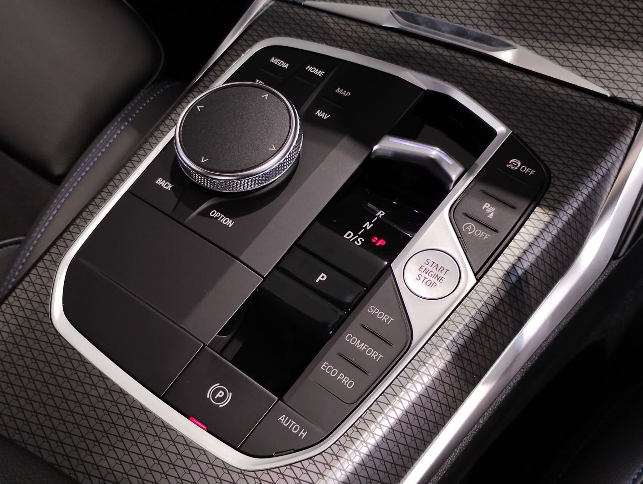 320d xDrive Berline RHD