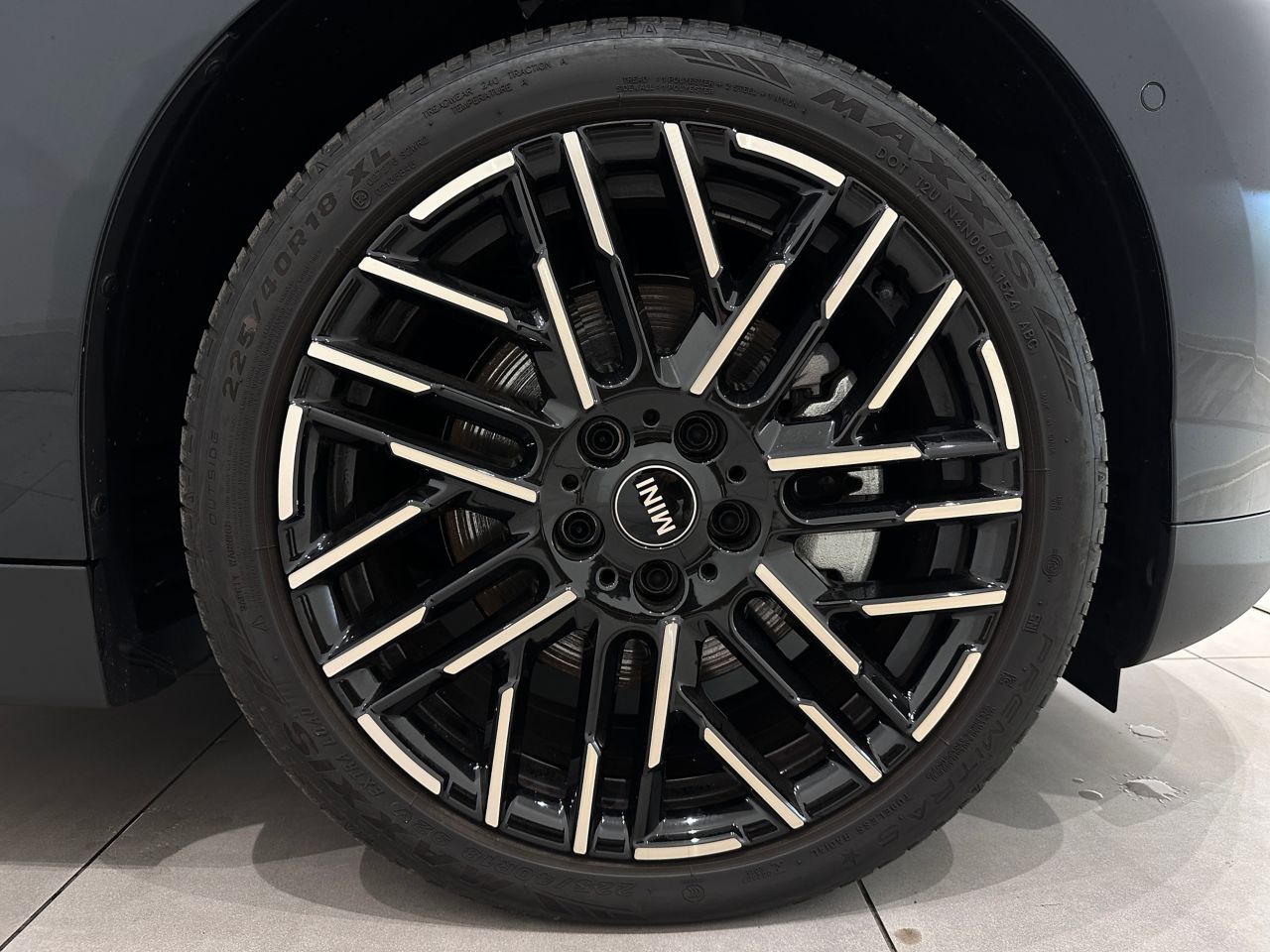 J01 MINI Cooper SE
