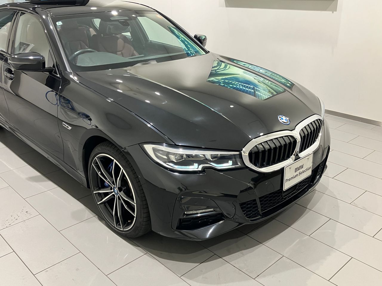 G20 330e Saloon RHD
