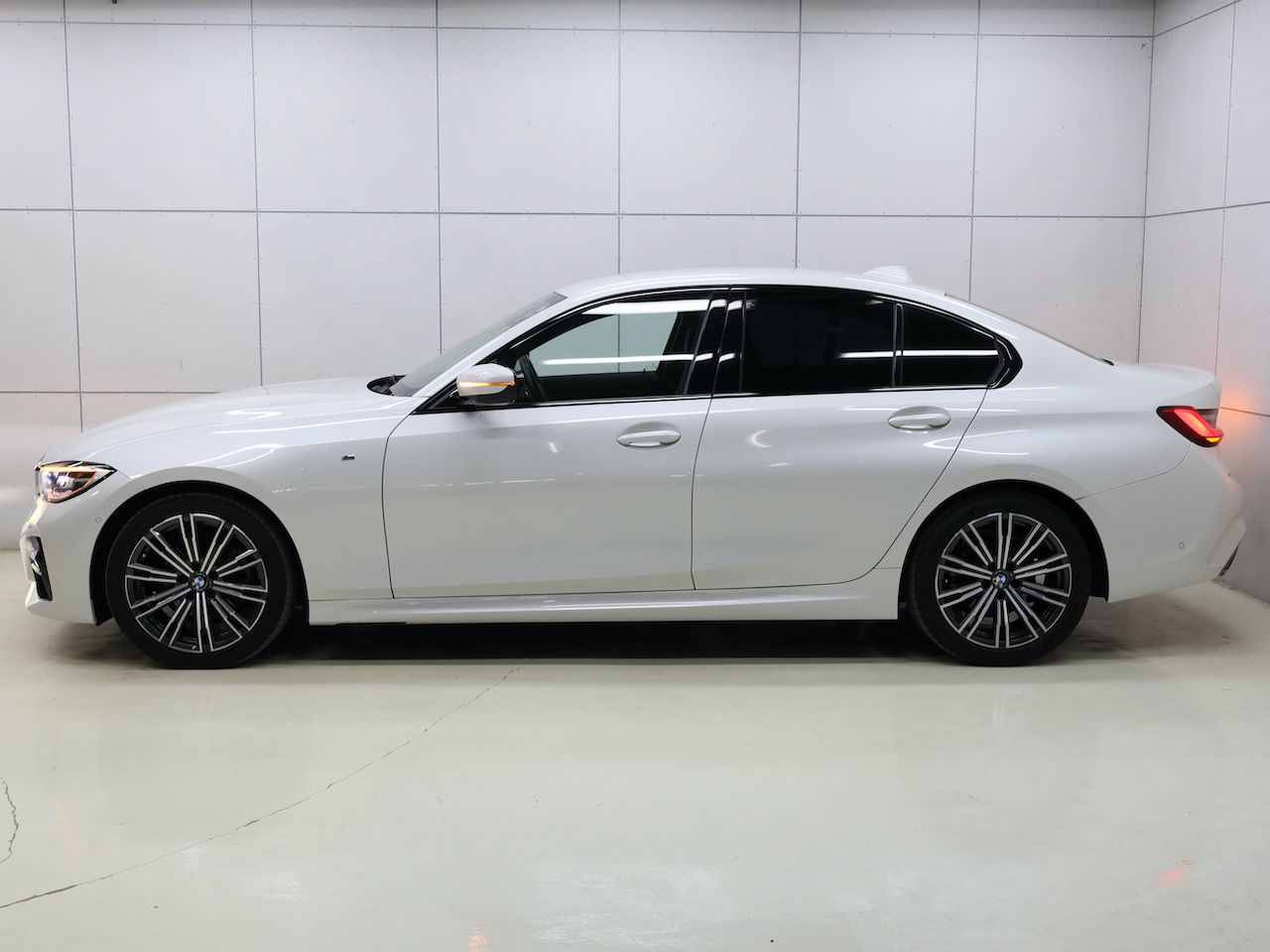 G20 320d xDrive RHD Saloon