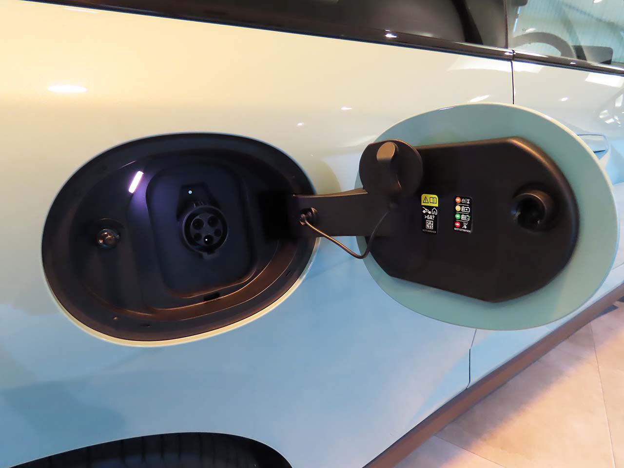 J01 MINI Cooper SE