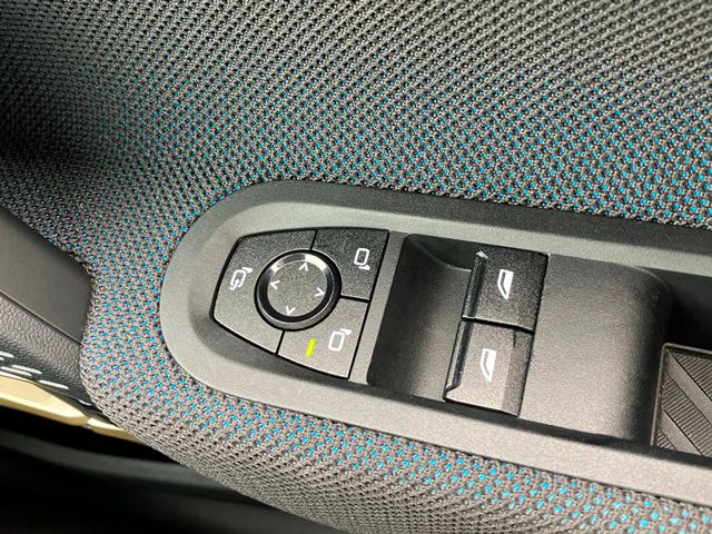 J01 MINI Cooper E