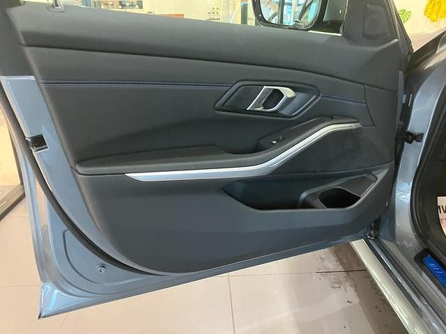 320d xDrive Berline RHD