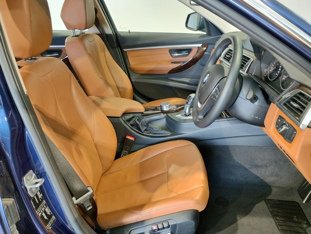 320D SEDAN RHD