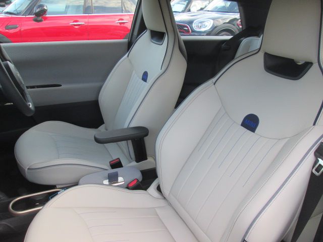 J01 MINI Cooper SE