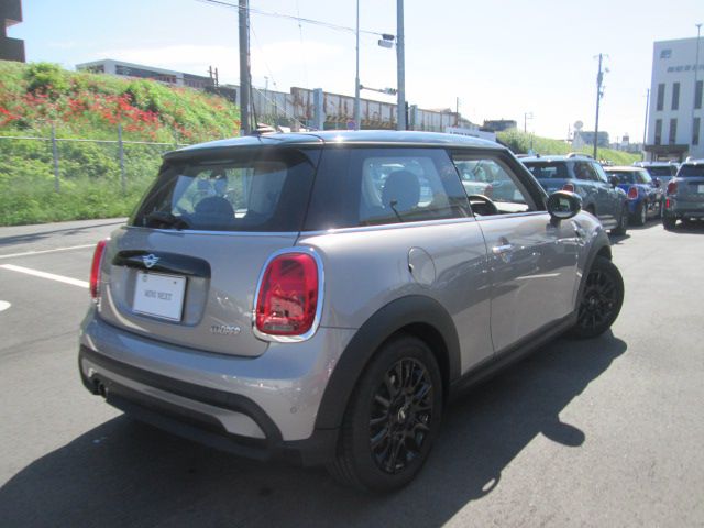 MINI Cooper F56 RHD