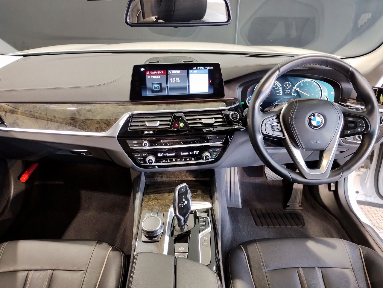 523I