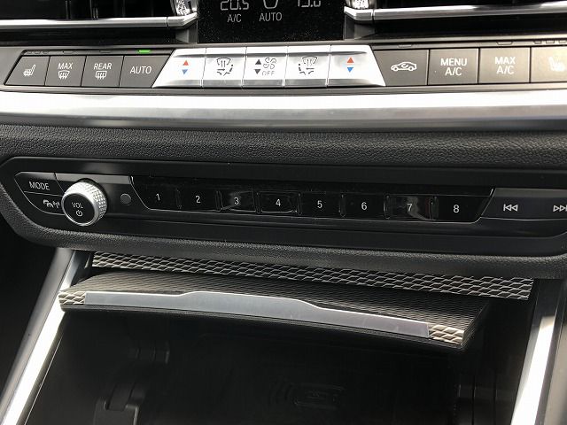 320i Sedan RHD
