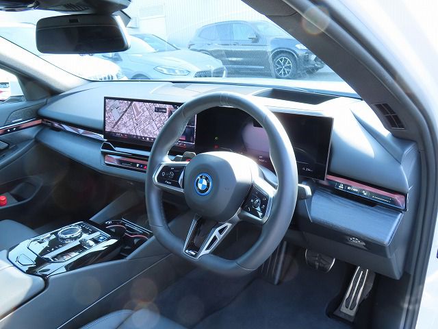 BMW i5 eDrive40 Sedan RHD
