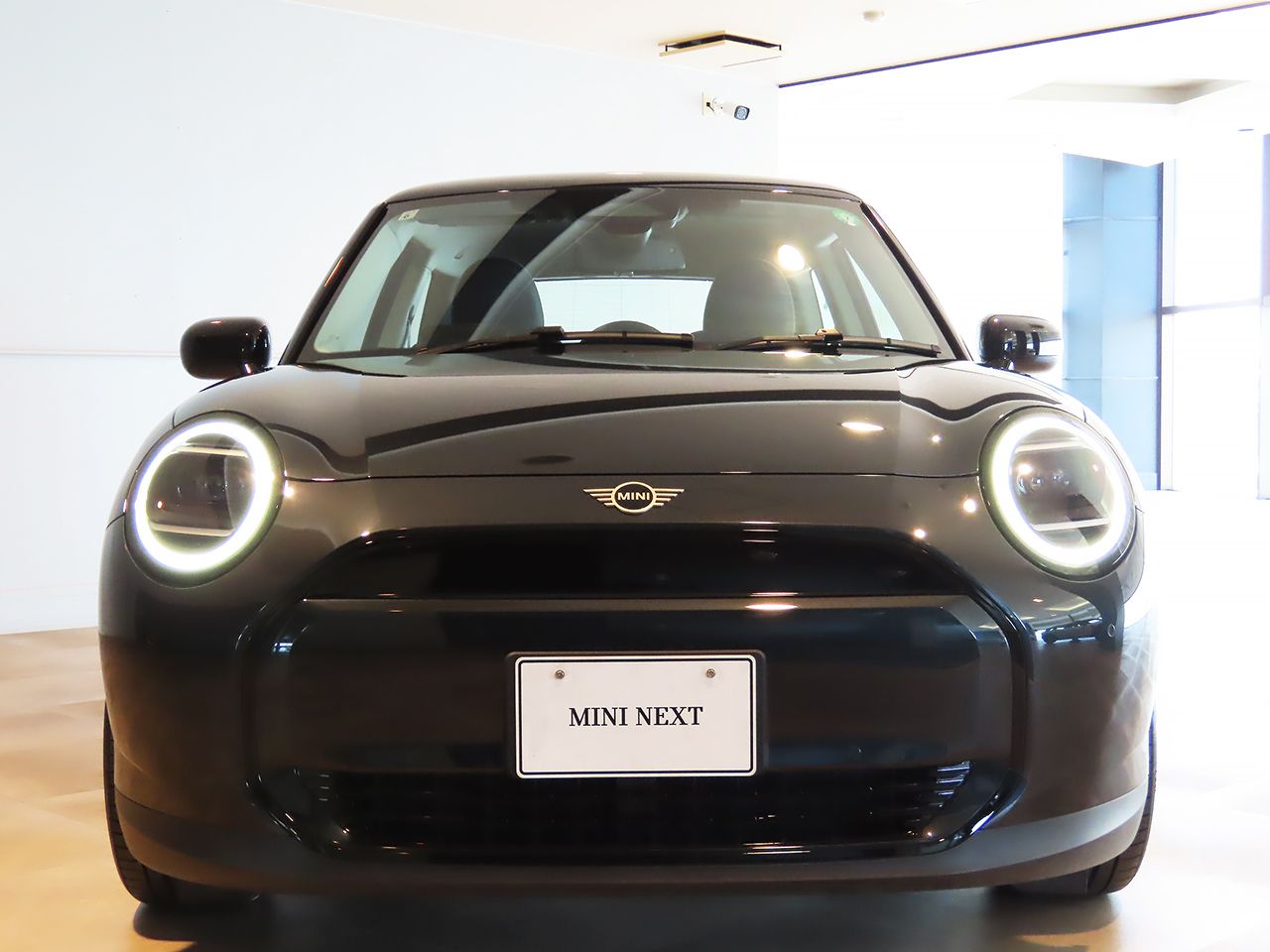 J01 MINI Cooper E