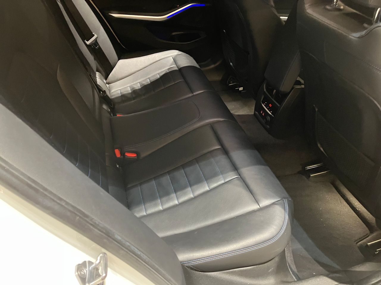 G20 320d xDrive RHD Saloon